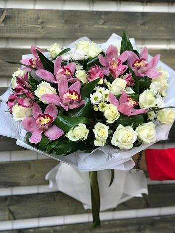 Букет цветов из: Розы и Хризантемы в Вревском