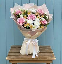 Букет цветов из:  Гвоздики, Орхидеи и Розы #REPLACE_PRED# Вревском