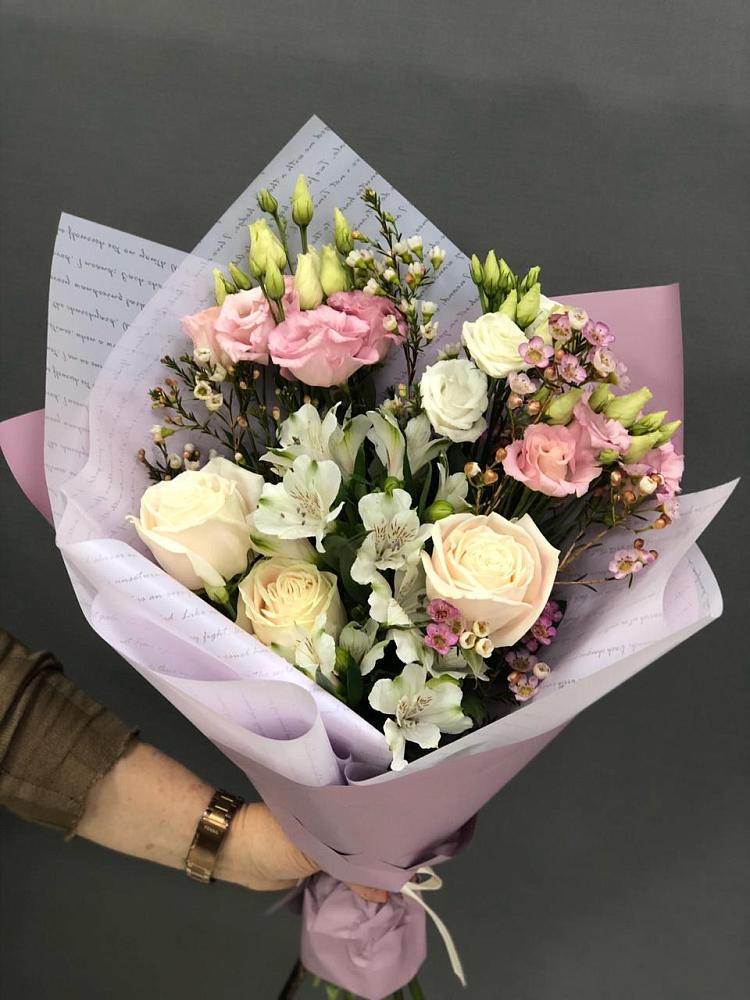 Букет цветов из: Альстромерии, Розы и Лизиантусы в Вревском