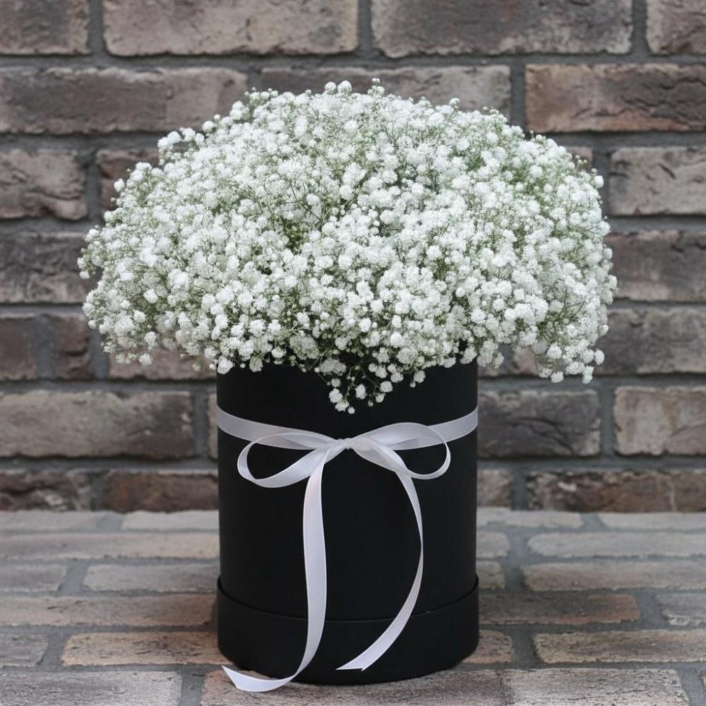 Цветочная композиция из Гипсофила в шляпной коробке в Вревском