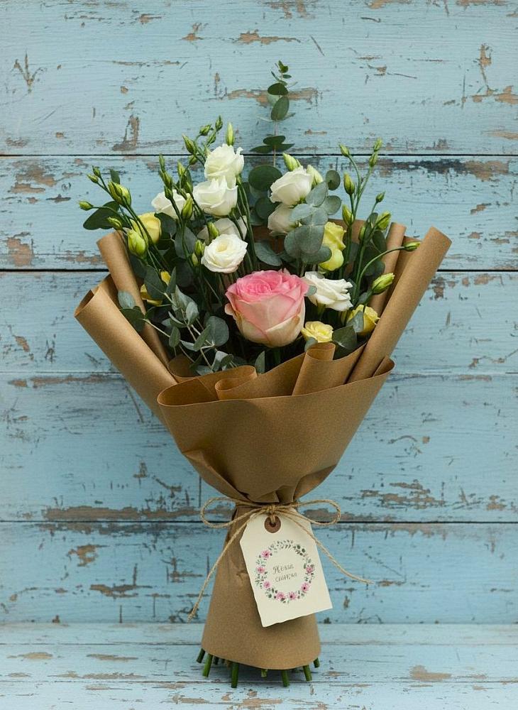 Букет цветов из: Розы и Лизиантусы в Вревском