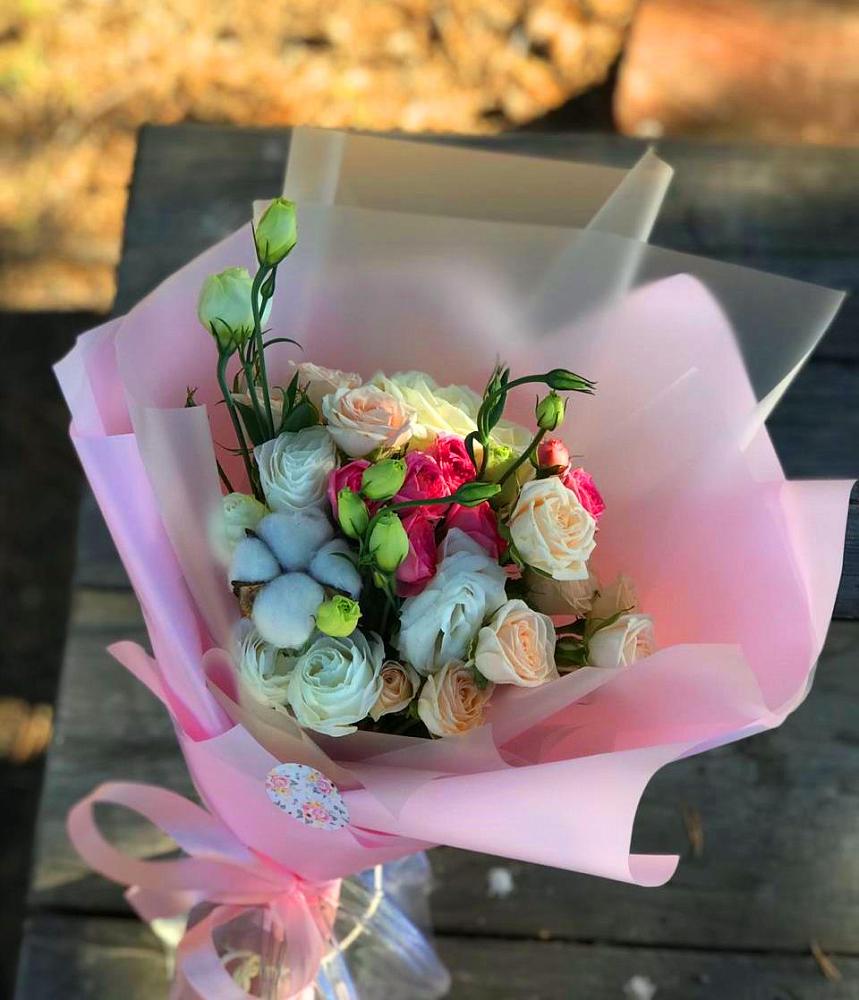 Букет цветов из: Розы и Лизиантусы в Вревском