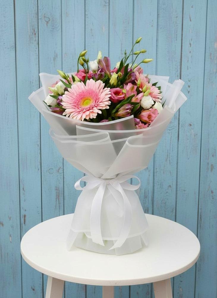 Букет цветов из: Герберы, Альстромерии и Лизиантусы в Вревском