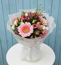Букет цветов из:  Герберы, Альстромерии и Лизиантусы в Вревском
