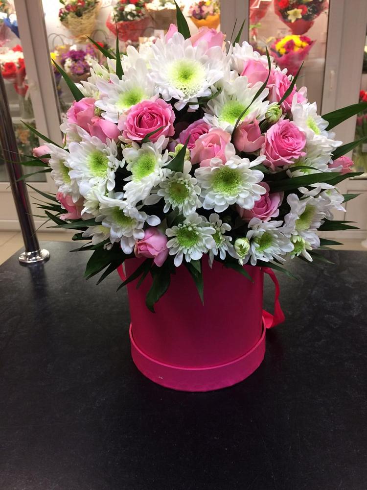 Цветочная композиция из Розы и Хризантемы в шляпной коробке в Вревском