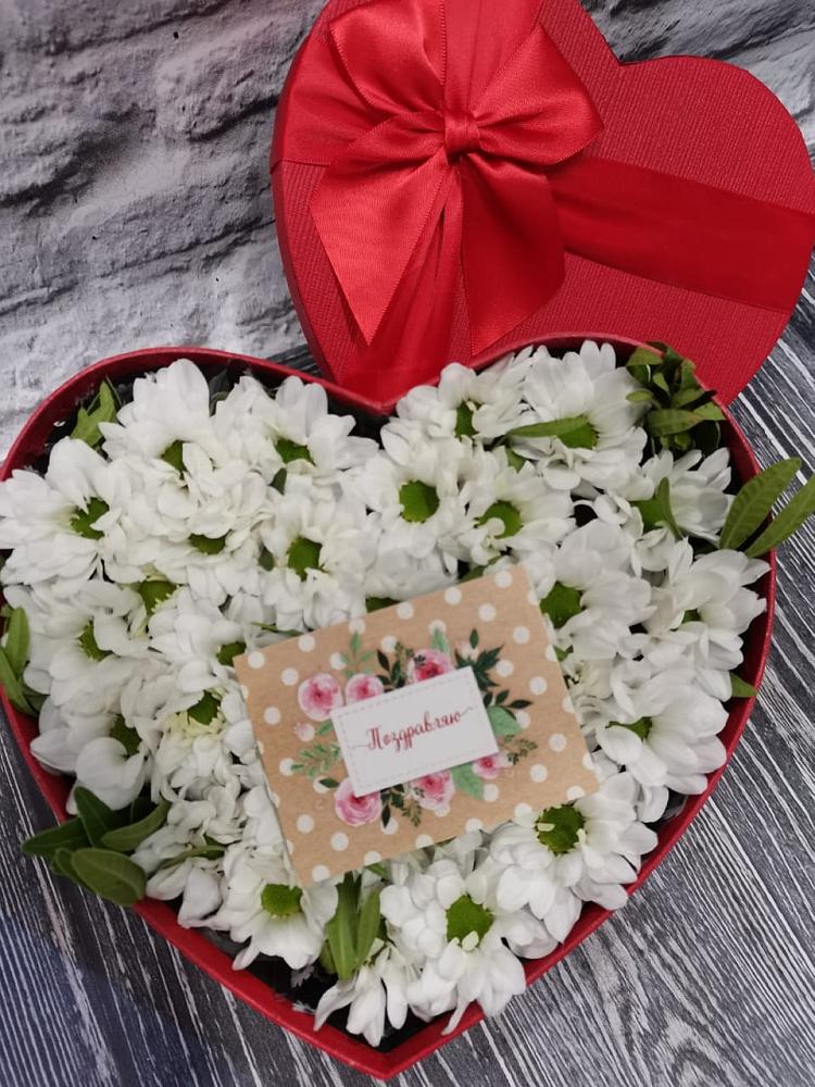 Цветочная композиция из Хризантемы в виде сердца в Вревском