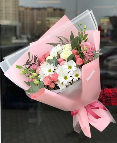 Букет цветов из: Розы, Лизиантусы и Хризантемы в Вревском
